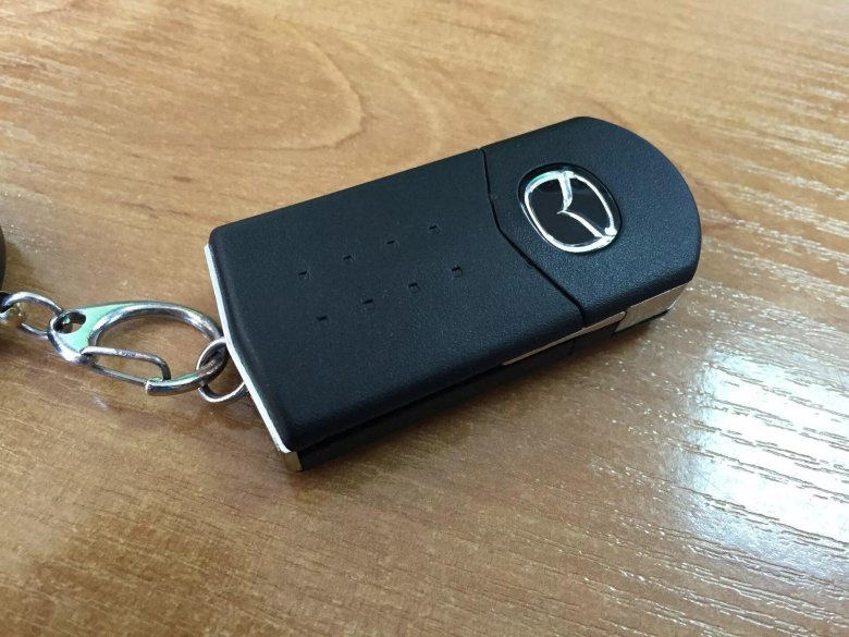 Выкидной ключ Мазда 3 БК