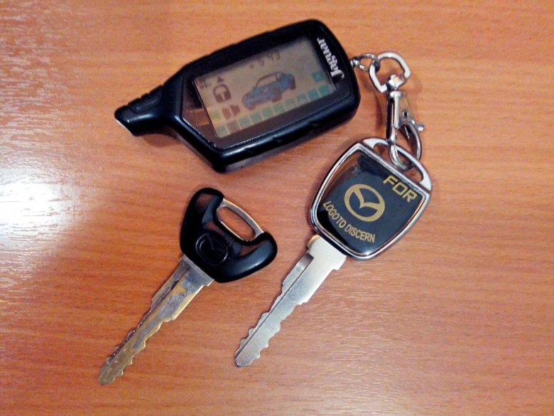 Заводской комплект ключей Мазда 2 2012 года