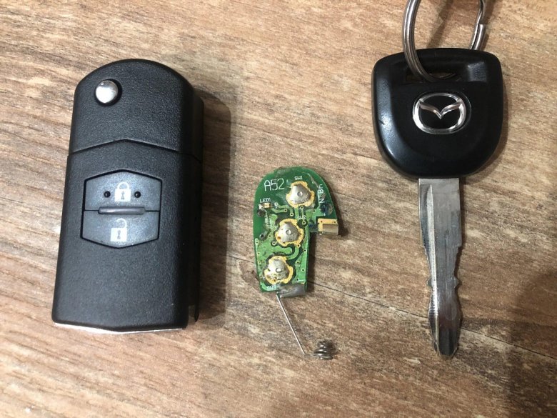 Выкидной ключ Мазда