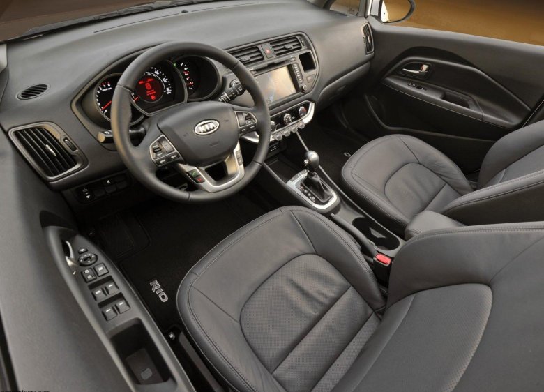 Kia Rio Hatchback 2014 салон