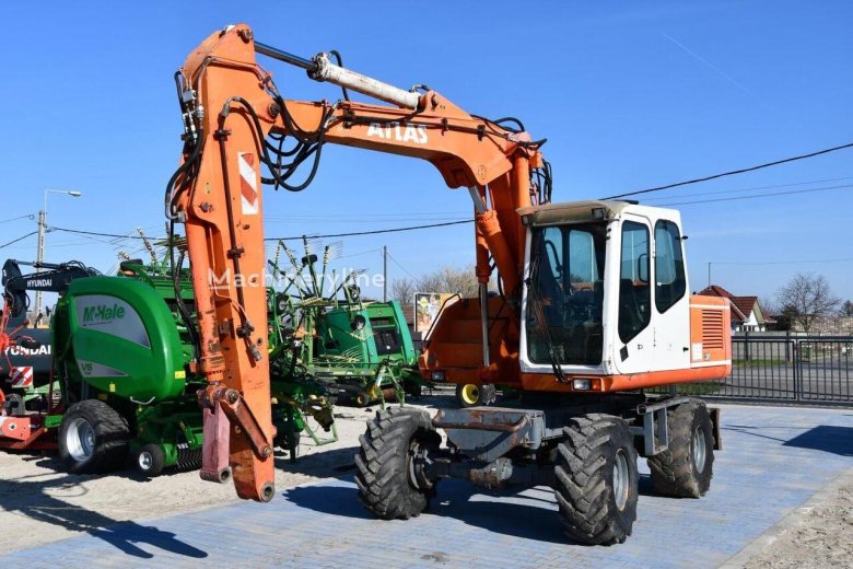 Колесный экскаватор