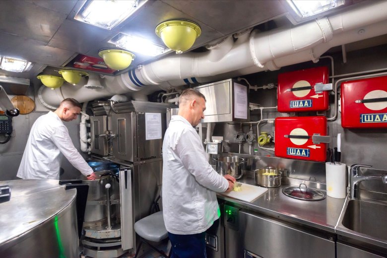 Современный камбуз на корабле