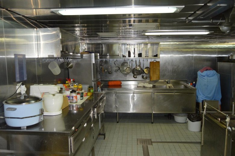 Столовая на подводной лодке