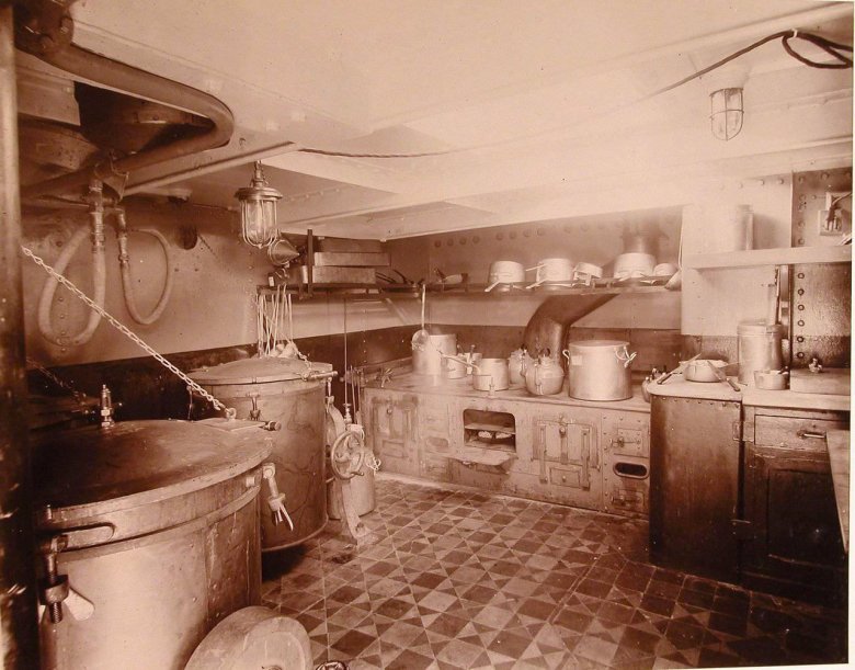 Плавучий госпиталь Орел