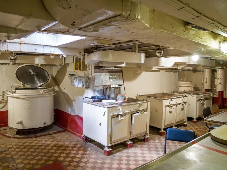 Корабль Михаил Кутузов камбуз