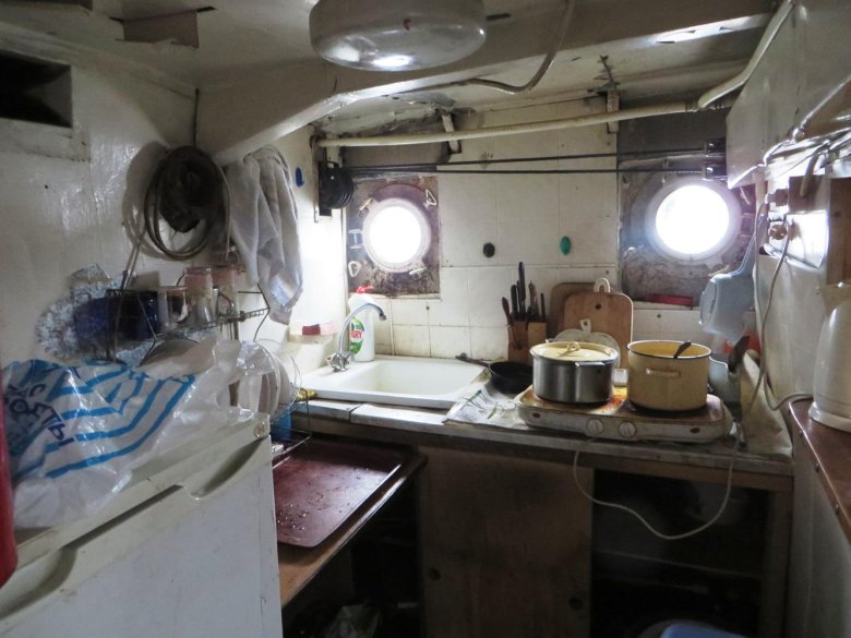 Катер Ярославец каюты