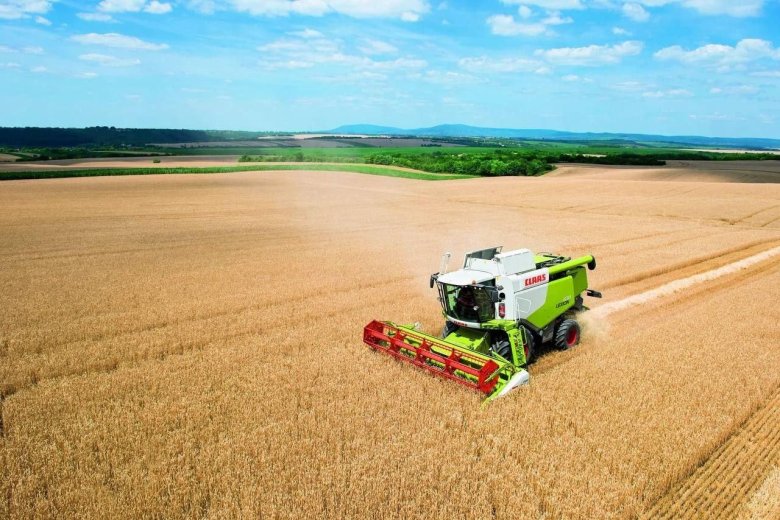 Зерновой комбайн claas