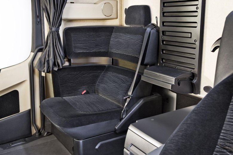 Мерседес Актрос мп4 салон