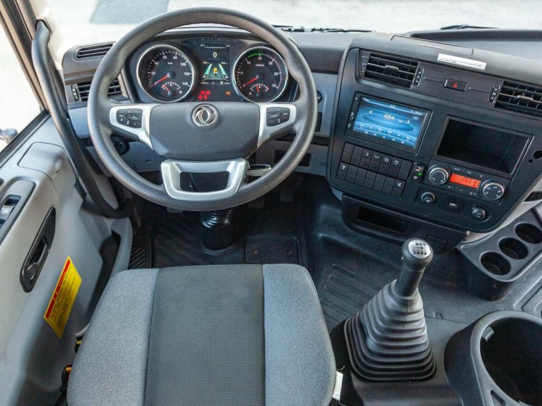 Донг фенг тягач салон