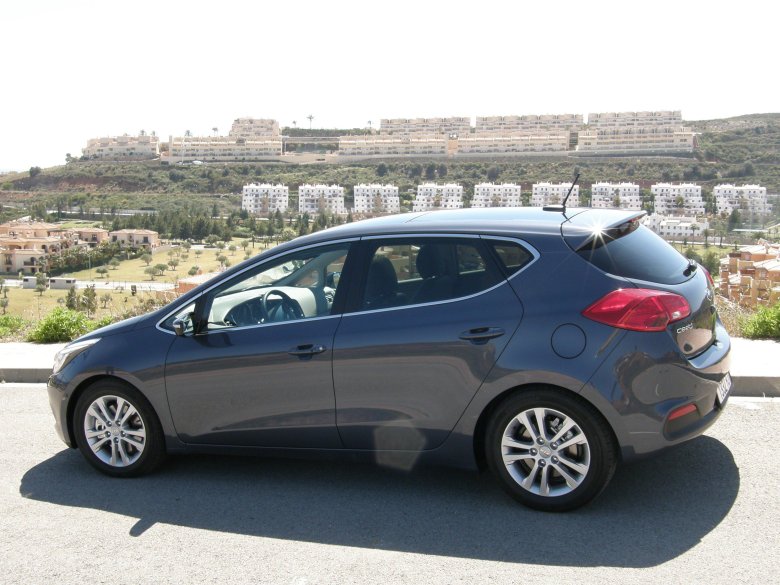 Kia Ceed седан 2012