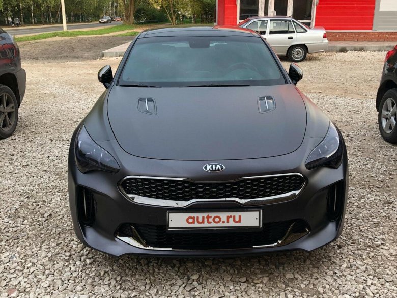 Киа Стингер серая