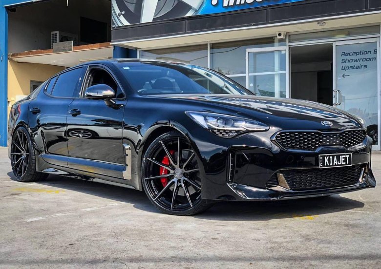 Киа Стингер 2018 черный