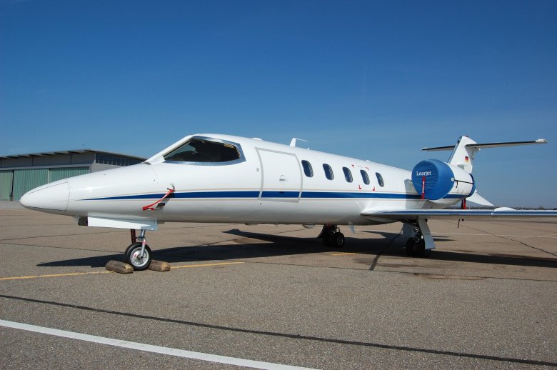 Learjet 28