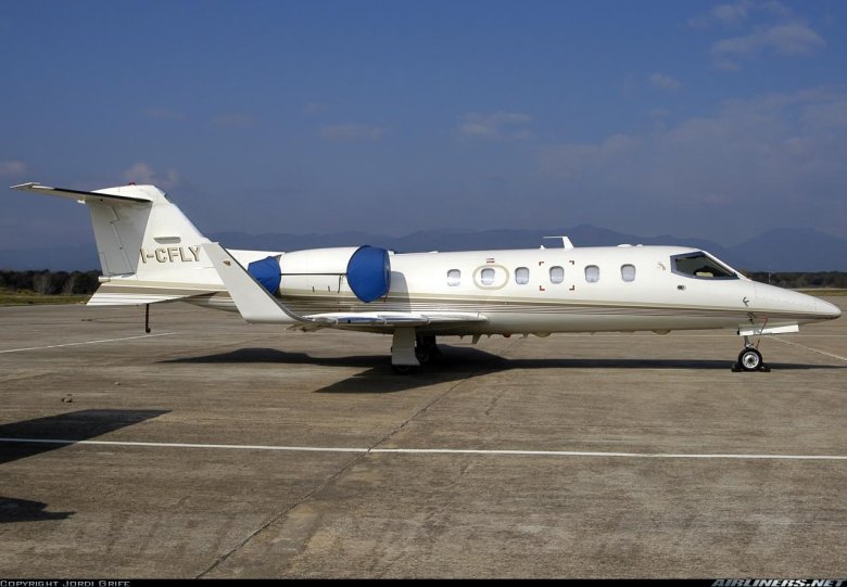 Learjet 75сбоку