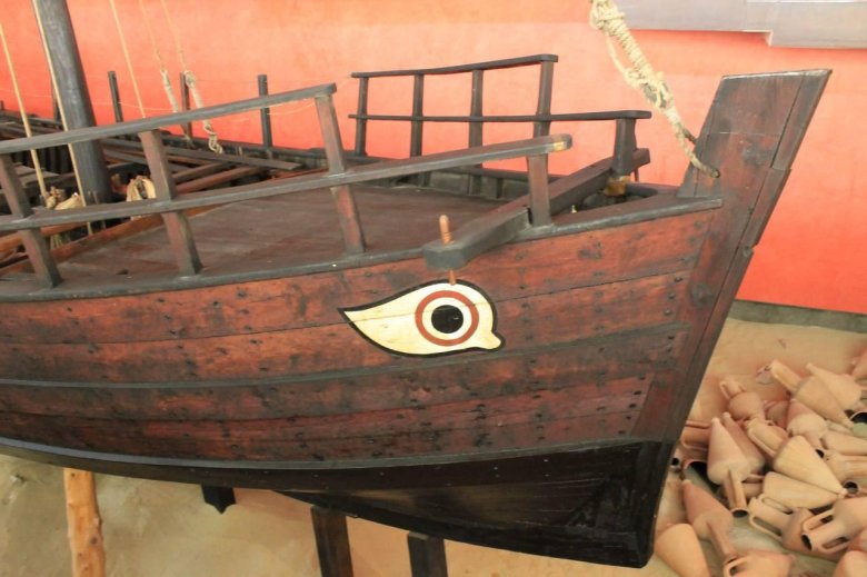 Глаза на греческих кораблях