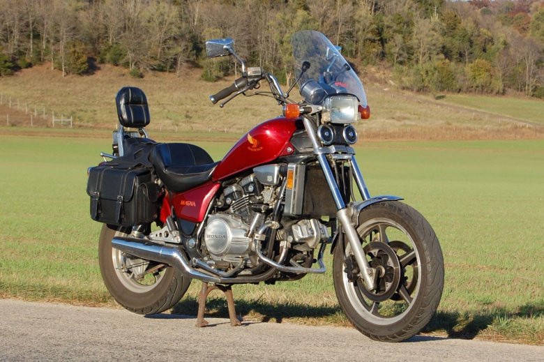 Honda Magna 700