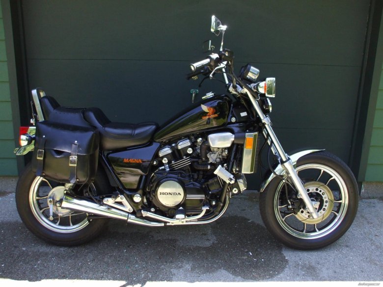 Honda Magna 750 v45