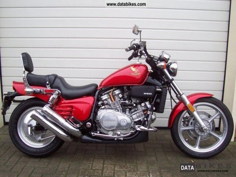 Honda Magna 1 поколение