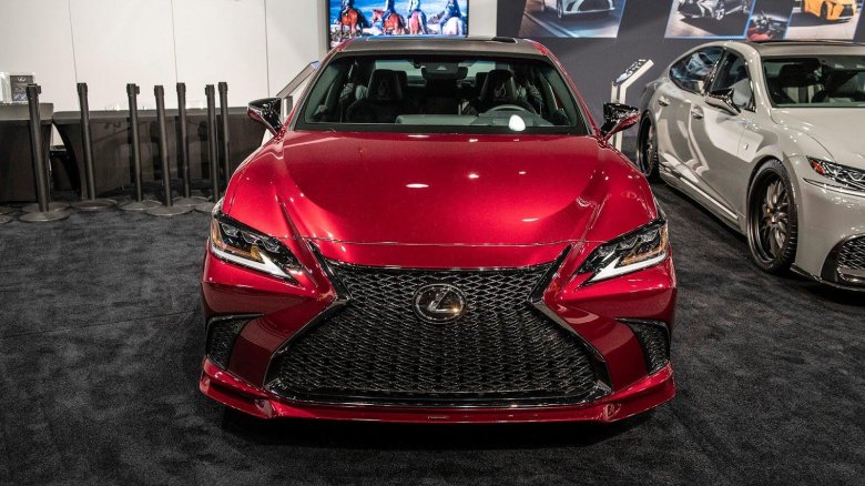 Лексус ЕС 250 2018