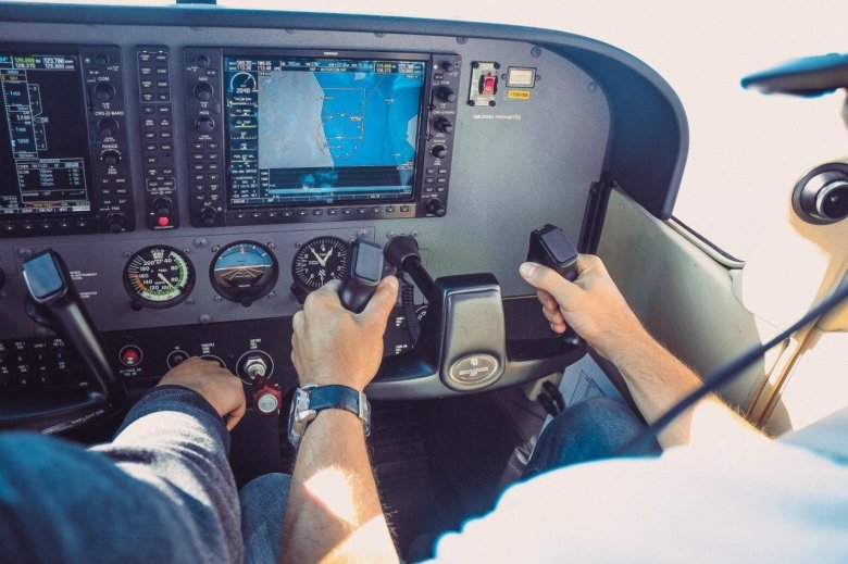 Cessna 172 кабина пилота