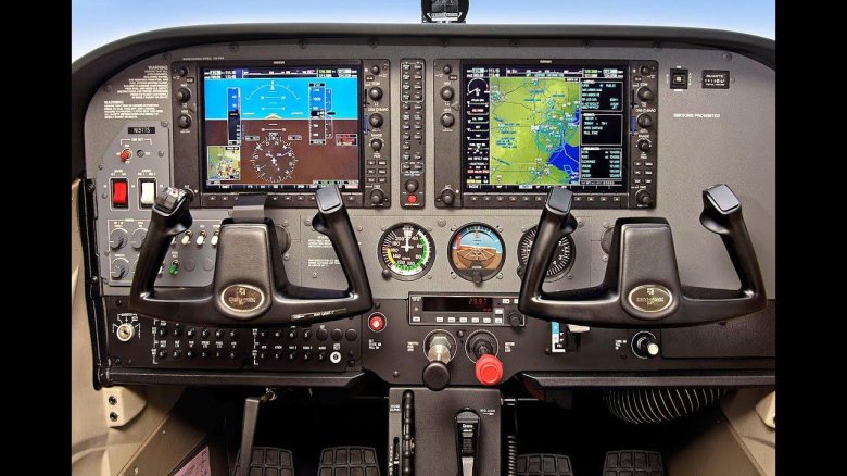 Приборная панель Cessna 172s