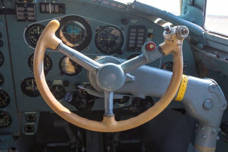 Ил 18 кабина