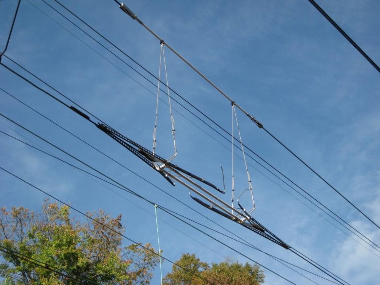 Секционный изолятор контактной сети