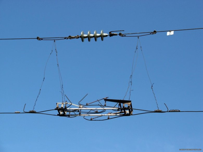 Секционный изолятор контактной сети ЖД