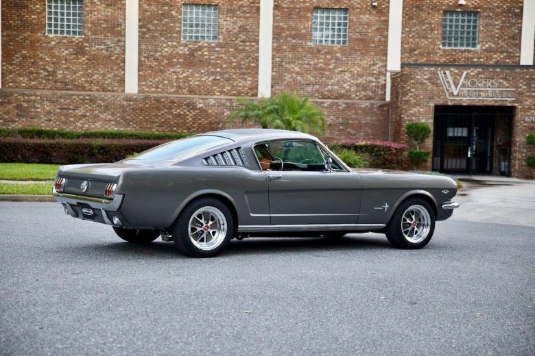 Ford Mustang 2+2 Fastback