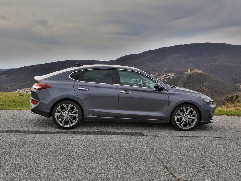 Хендай ай 30 Фастбэк