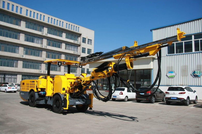 Като самоходная бурильная 850