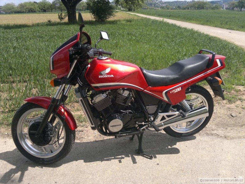 Honda vt500e