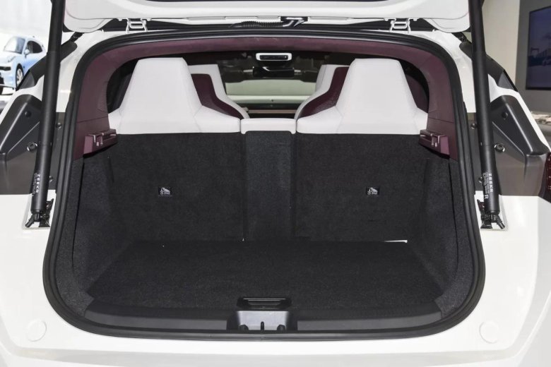 Zeekr 001 багажник