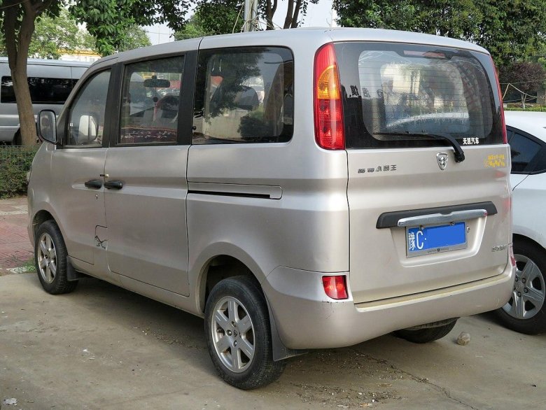 Автомобиль минивэн