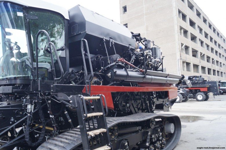 Комбайн РСМ-102 "vector-450 track"