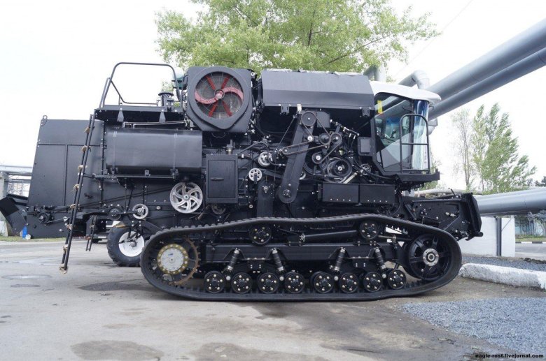 Гусеничный комбайн