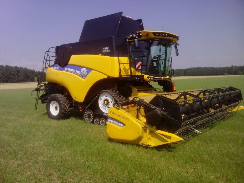Комбайн Нью Холланд гусеничный