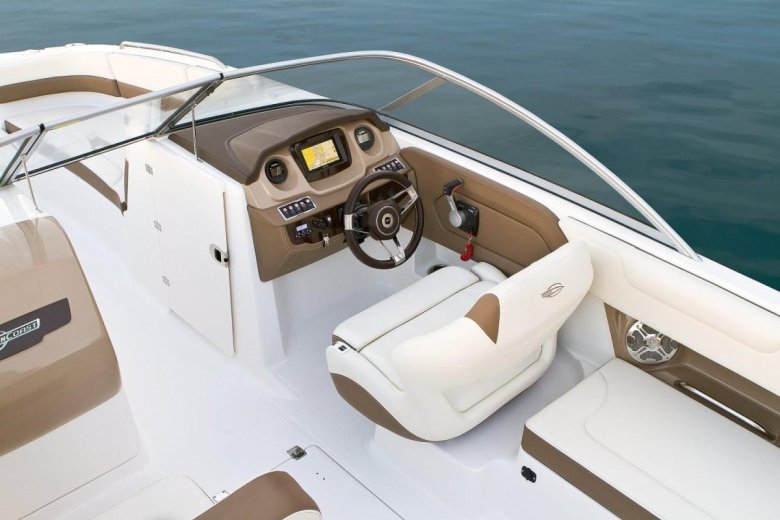Катер Chaparral 215