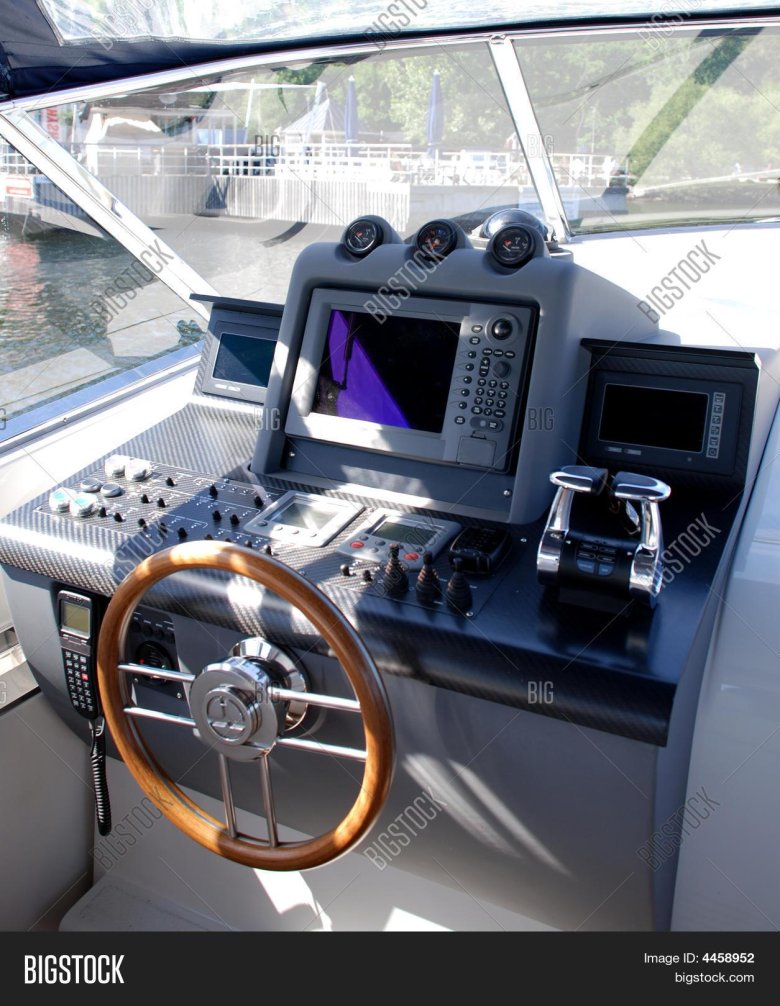 Кокпит яхты