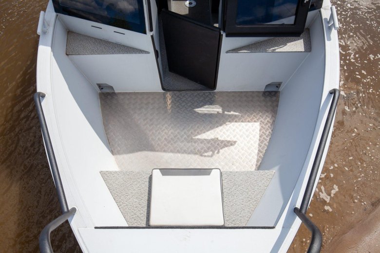 Катер Phoenix 700 Cabin