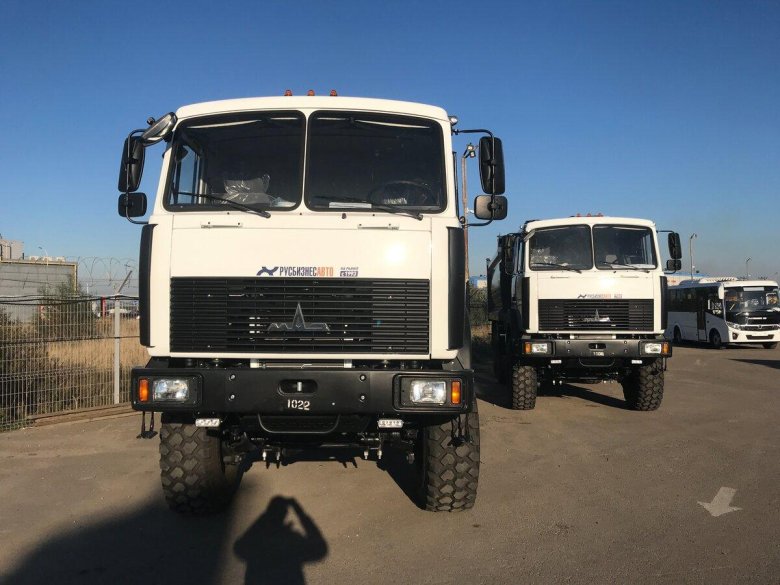 МАЗ 780130 самосвал