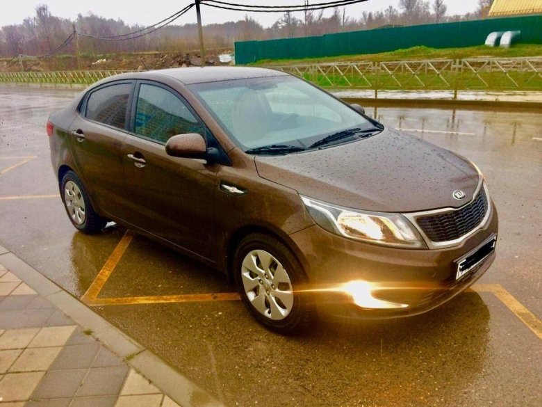 Kia Rio 2015 коричневый