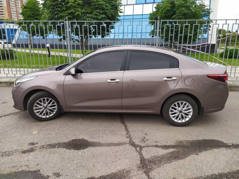 Kia Rio седан 2019 коричневый