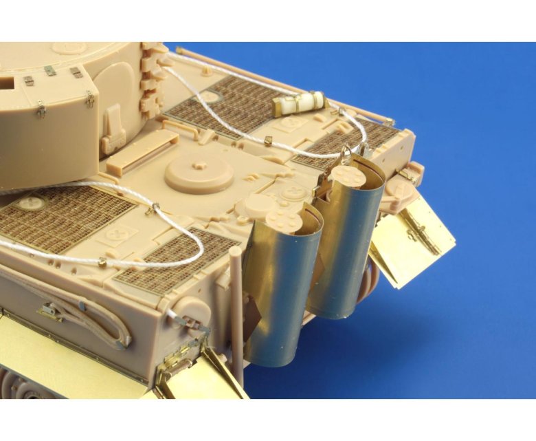 13314 Academy 1/35 танк Tiger i late Version