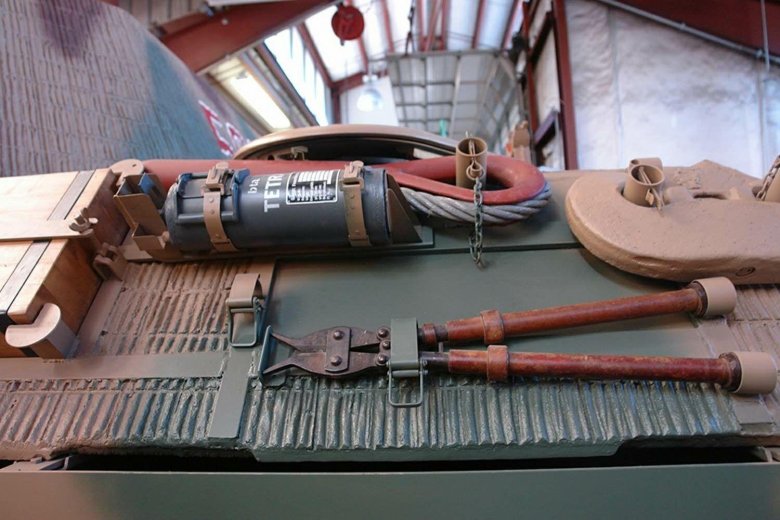 Шанцевый инструмент танка тигр