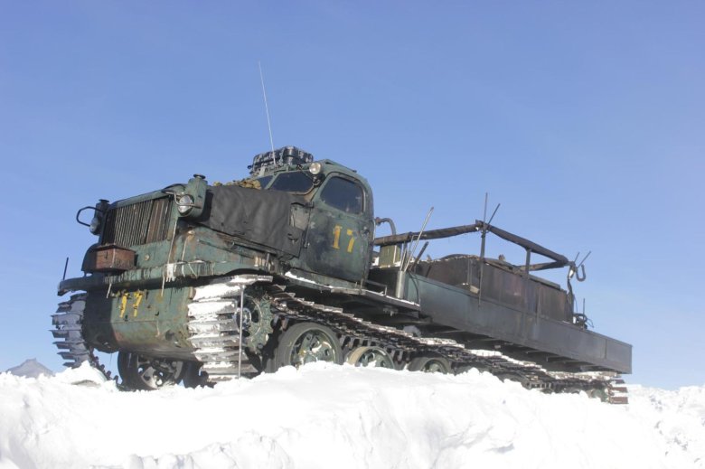 Гусеничный тягач харьковчанка 2