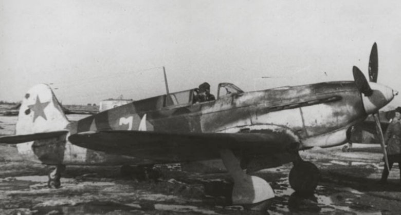 Як 7 б истребитель