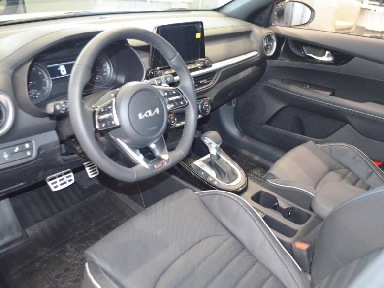 Kia Cerato 2022 gt line салон