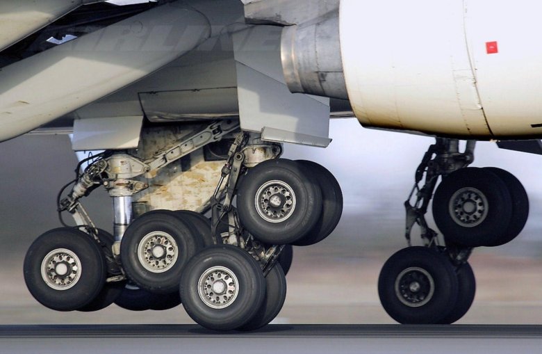 Боинг 747 шасси