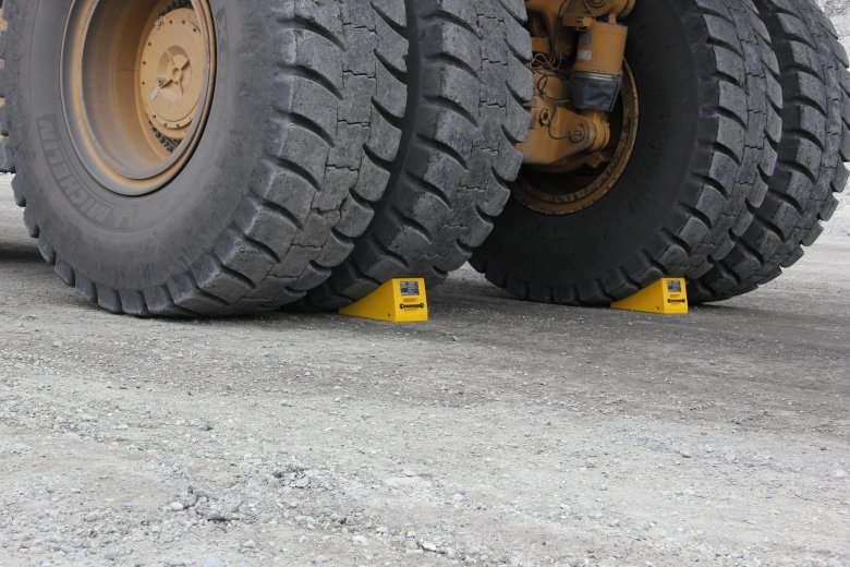 Противооткаты под БЕЛАЗОМ